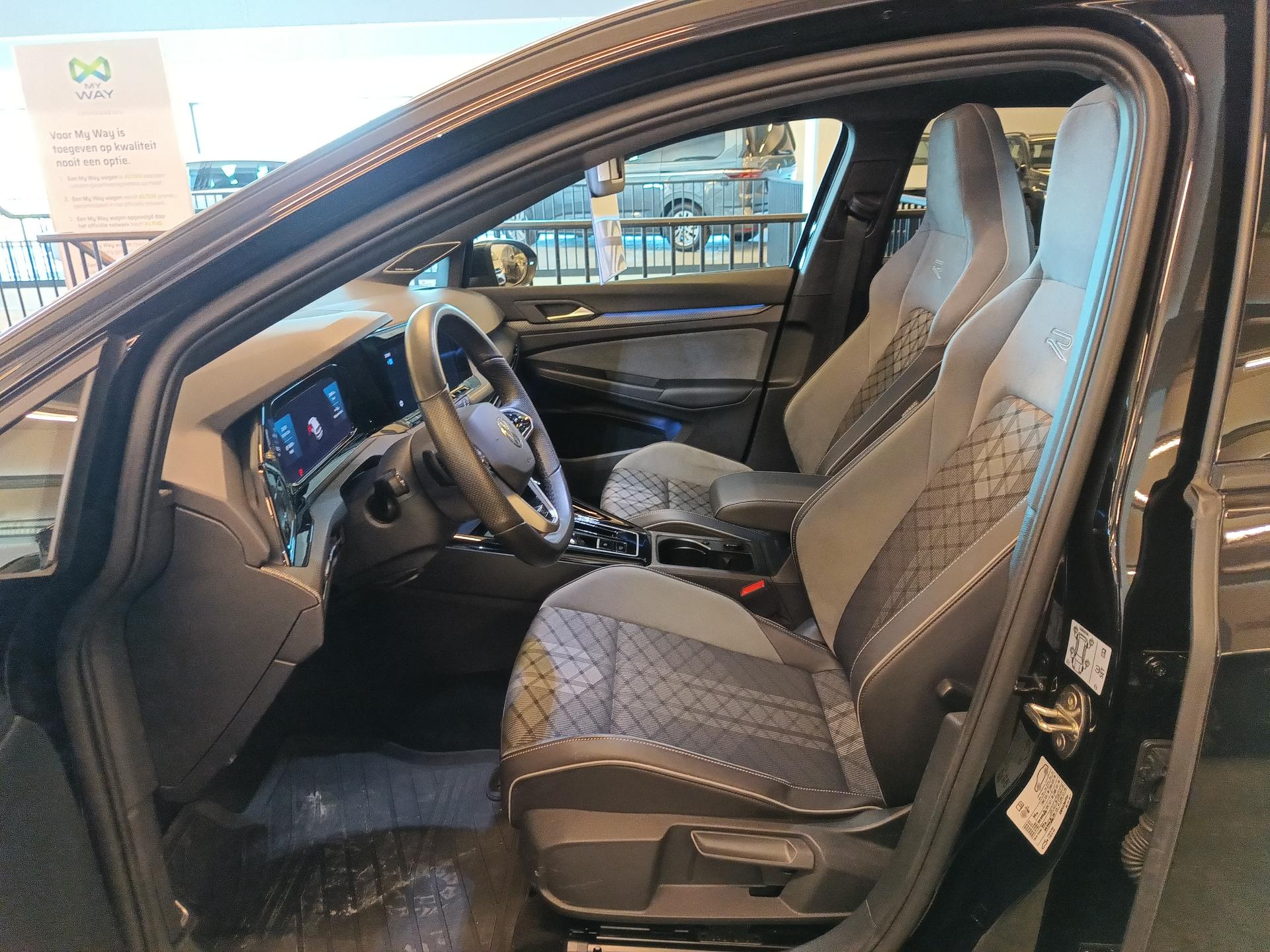 VW Golf R-line 2.0 AT – foto 9 – kavel bij Antwerp Auctions, Aartselaar