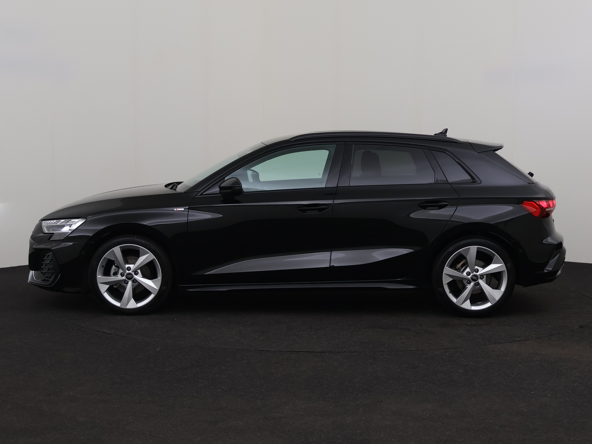Audi A3 Sportback 1.5 DSG – foto 2 – kavel bij Antwerp Auctions, Aartselaar