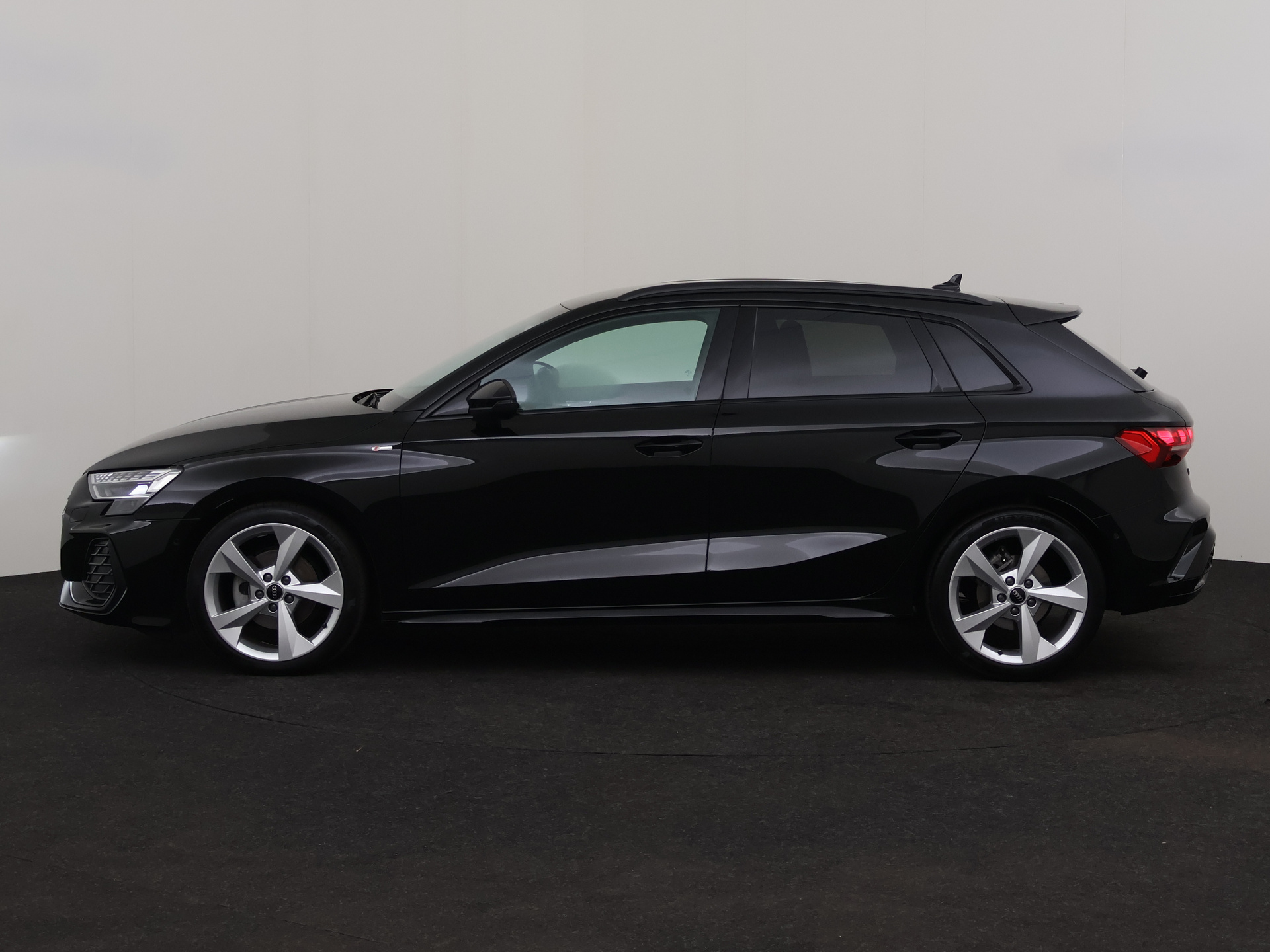 Audi A3 Sportback 1.5 DSG – foto 2 – kavel bij Antwerp Auctions, Aartselaar
