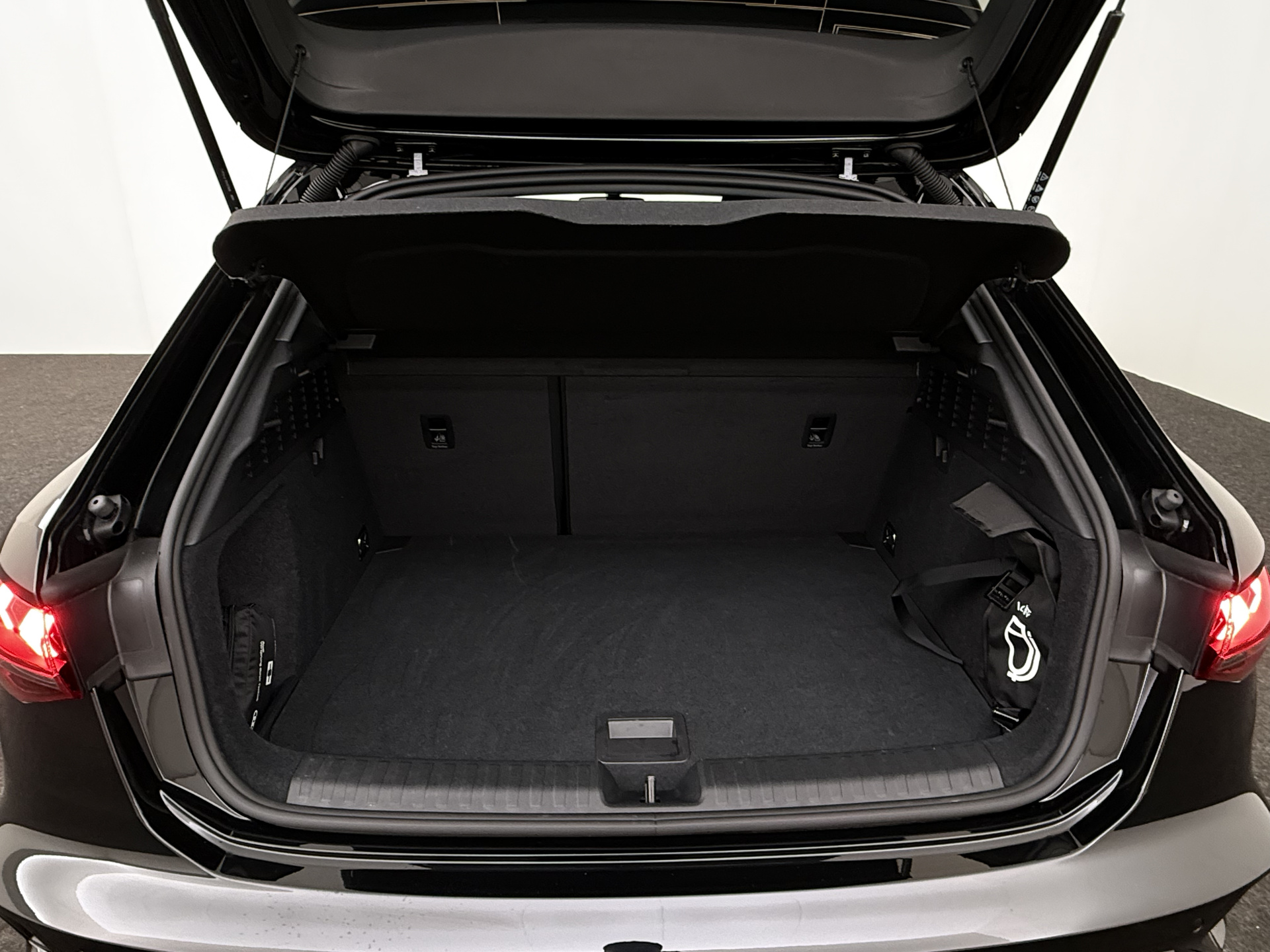 Audi A3 Sportback 1.5 DSG – foto 11 – kavel bij Antwerp Auctions, Aartselaar