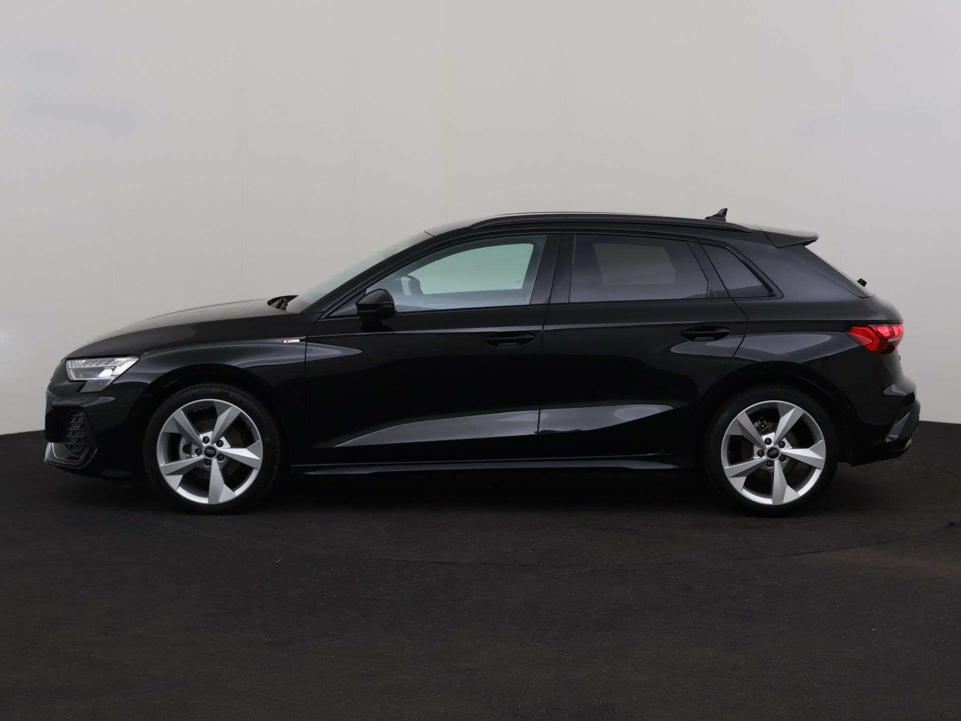 Audi A3 Sportback 1.5 DSG – foto 2 – kavel bij Antwerp Auctions, Aartselaar