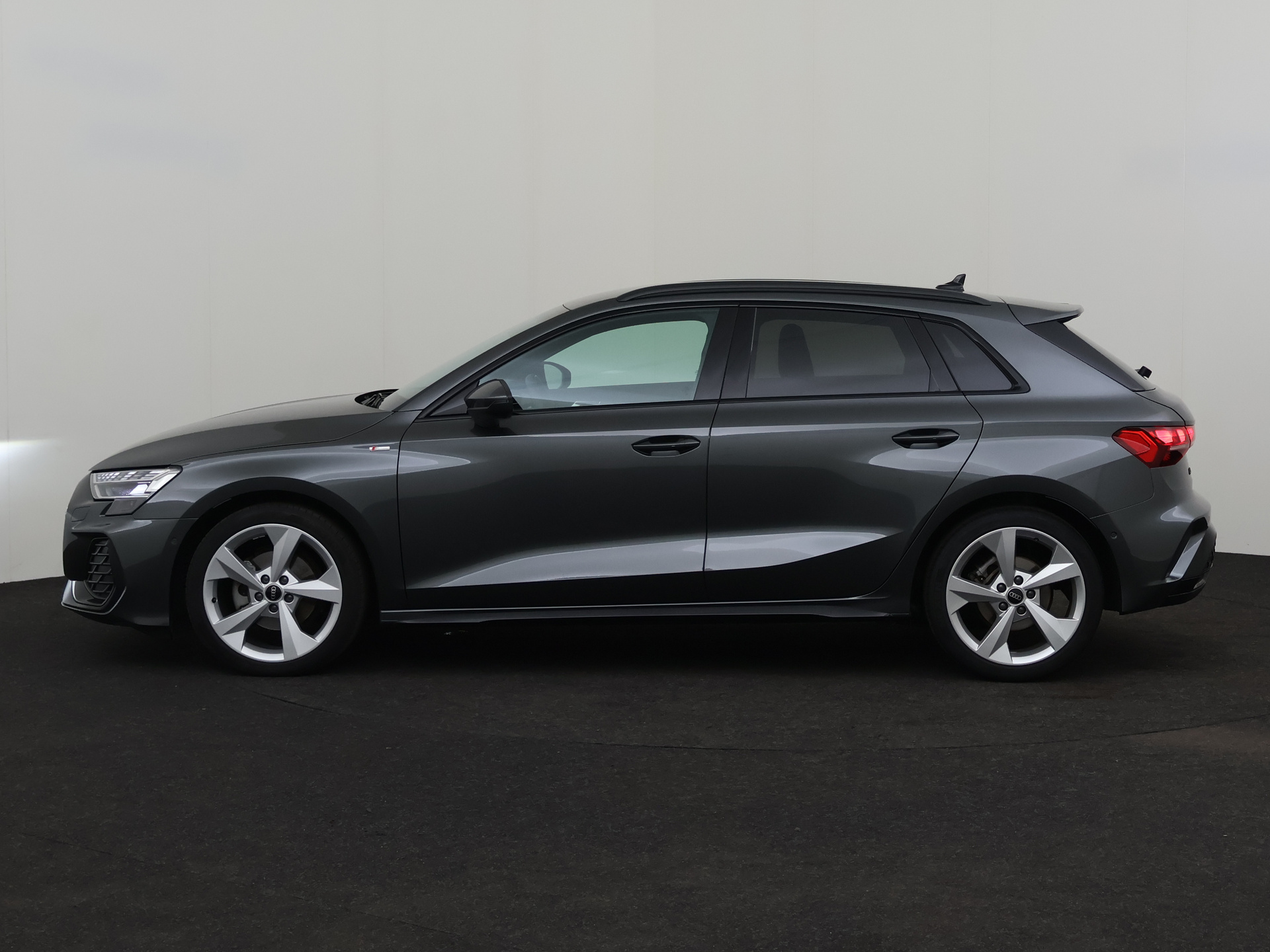 Audi A3 Sportback 1.5 DSG – foto 2 – kavel bij Antwerp Auctions, Aartselaar