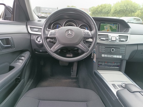 Mercedes-Benz E200d 2.2 AT – foto 5 – kavel bij Antwerp Auctions, Aartselaar