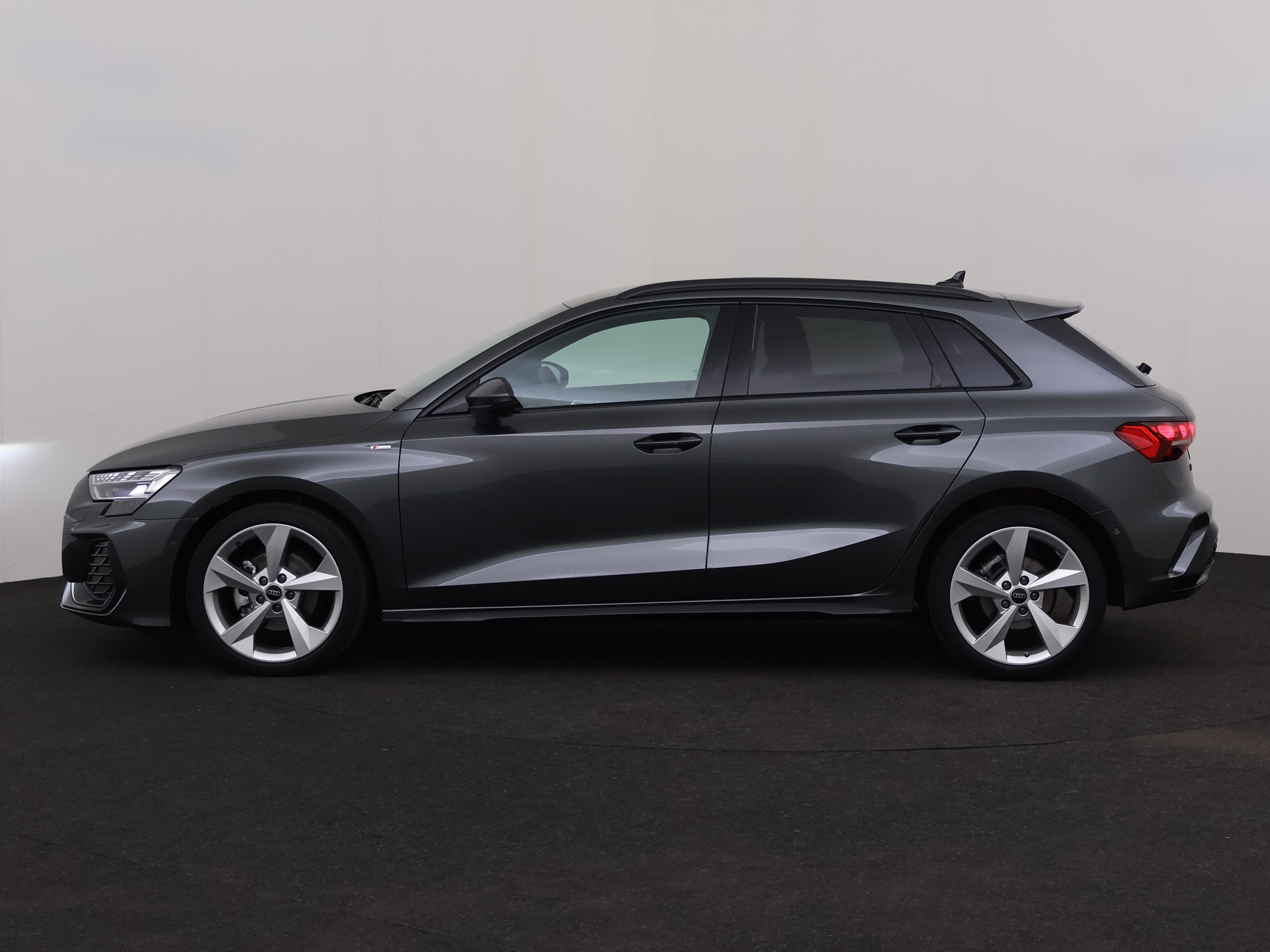 Audi A3 Sportback 1.5 DSG – foto 2 – kavel bij Antwerp Auctions, Aartselaar