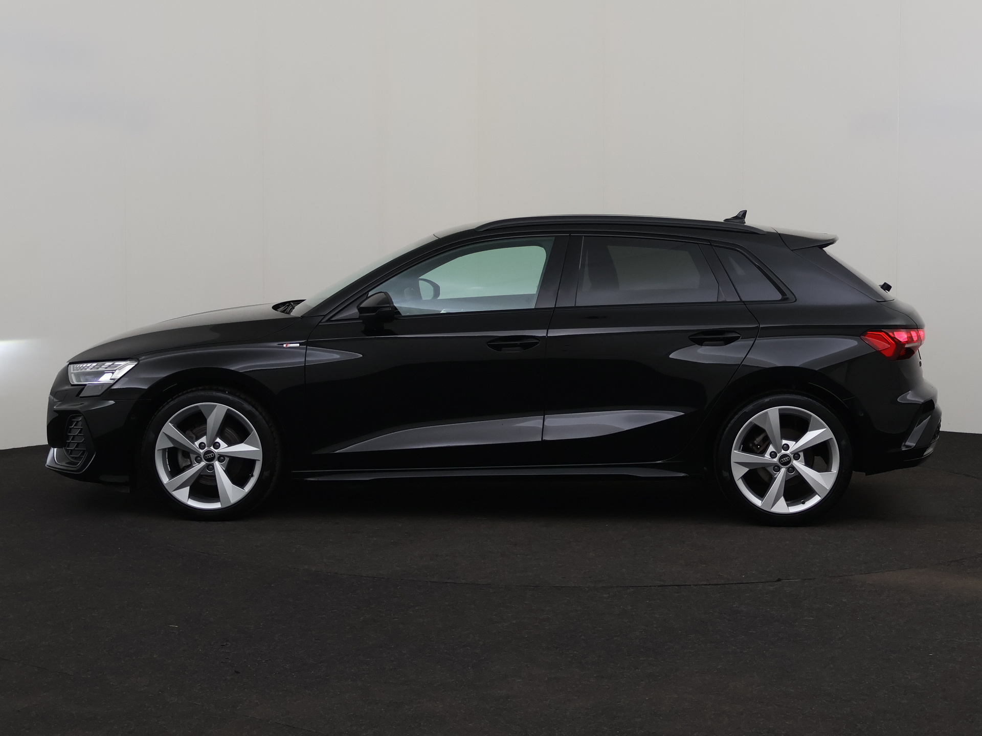 Audi A3 Sportback 1.5 DSG – foto 2 – kavel bij Antwerp Auctions, Aartselaar