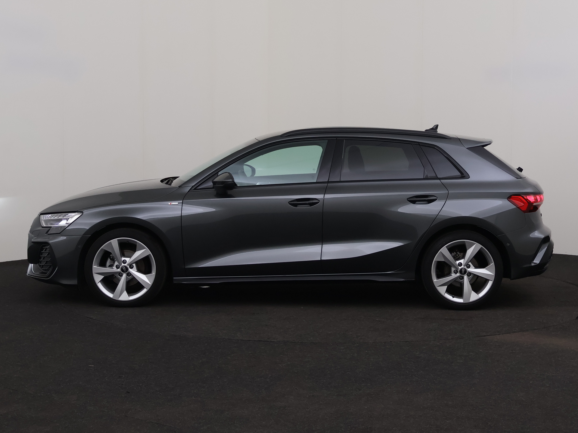 Audi A3 Sportback 1.5 DSG – foto 2 – kavel bij Antwerp Auctions, Aartselaar