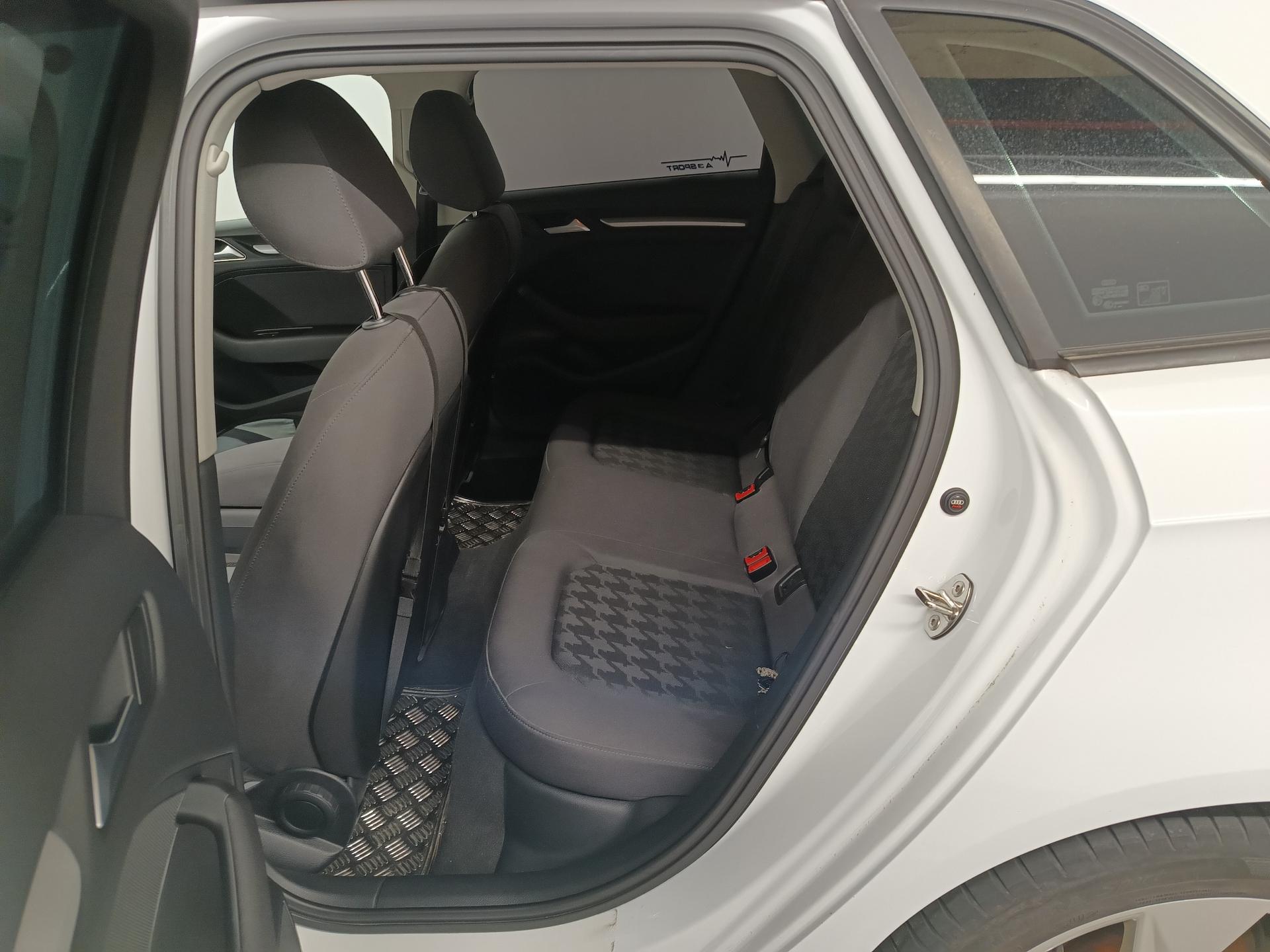 Audi A3 1.8 AT – foto 10 – kavel bij Antwerp Auctions, Aartselaar