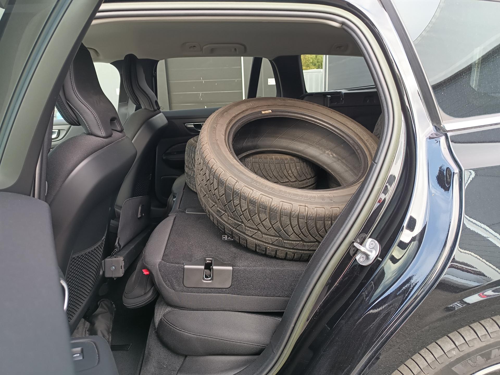 Volvo V60 2.0 AT – foto 9 – kavel bij Antwerp Auctions, Aartselaar
