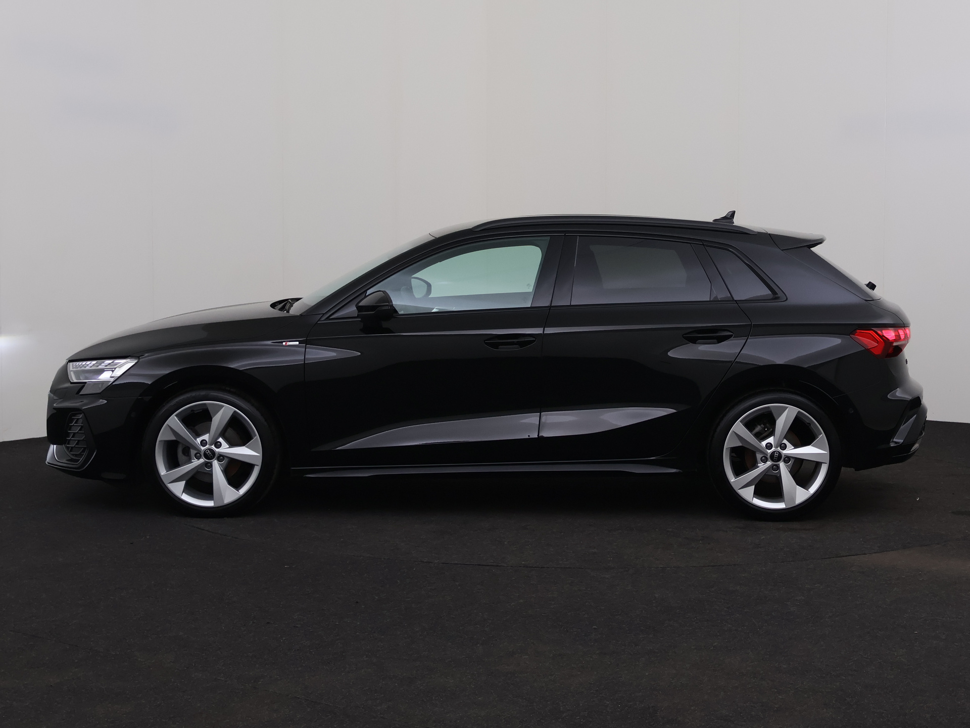 Audi A3 Sportback 1.5 DSG – foto 2 – kavel bij Antwerp Auctions, Aartselaar