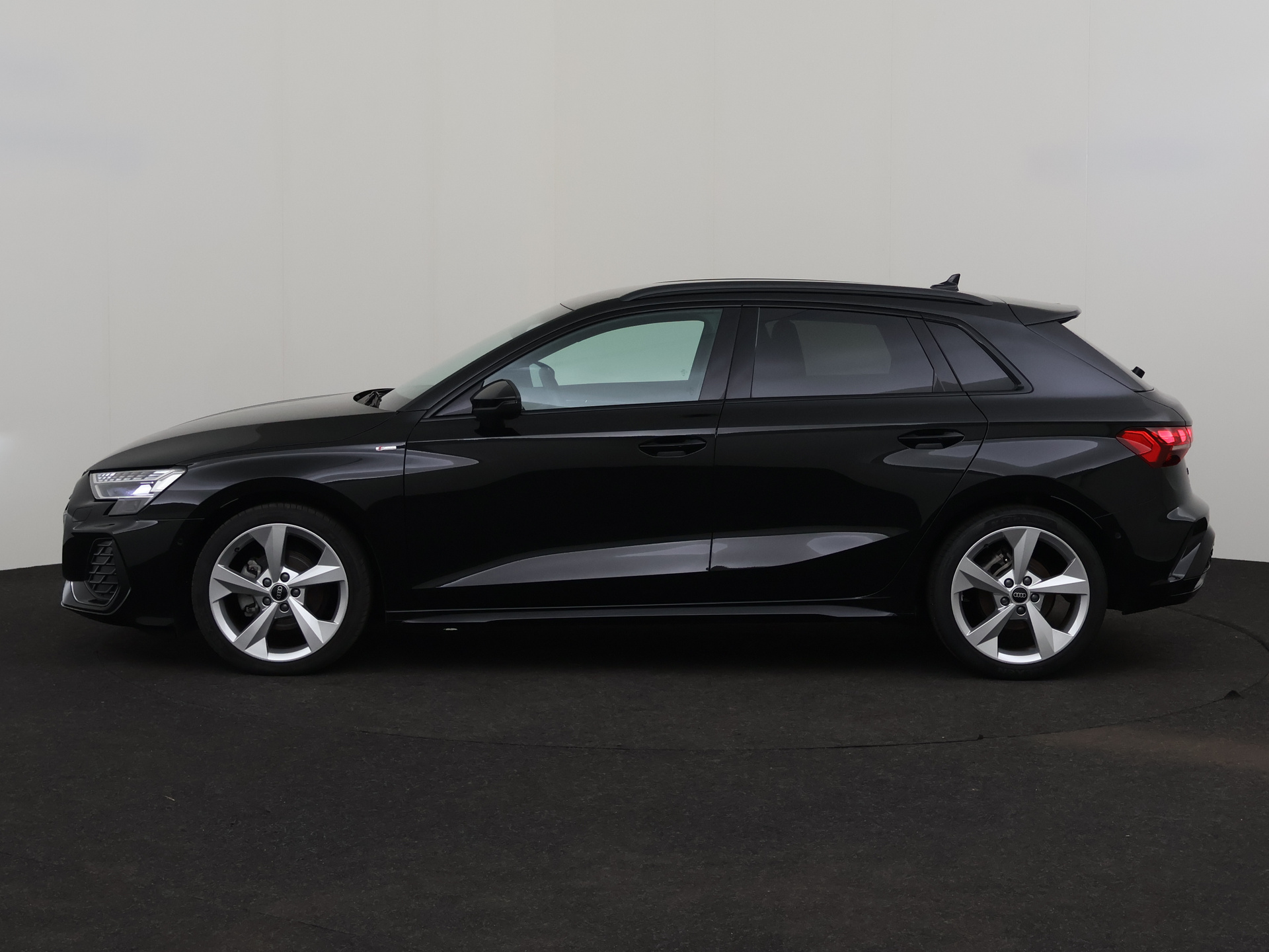 Audi A3 Sportback 1.5 DSG – foto 2 – kavel bij Antwerp Auctions, Aartselaar