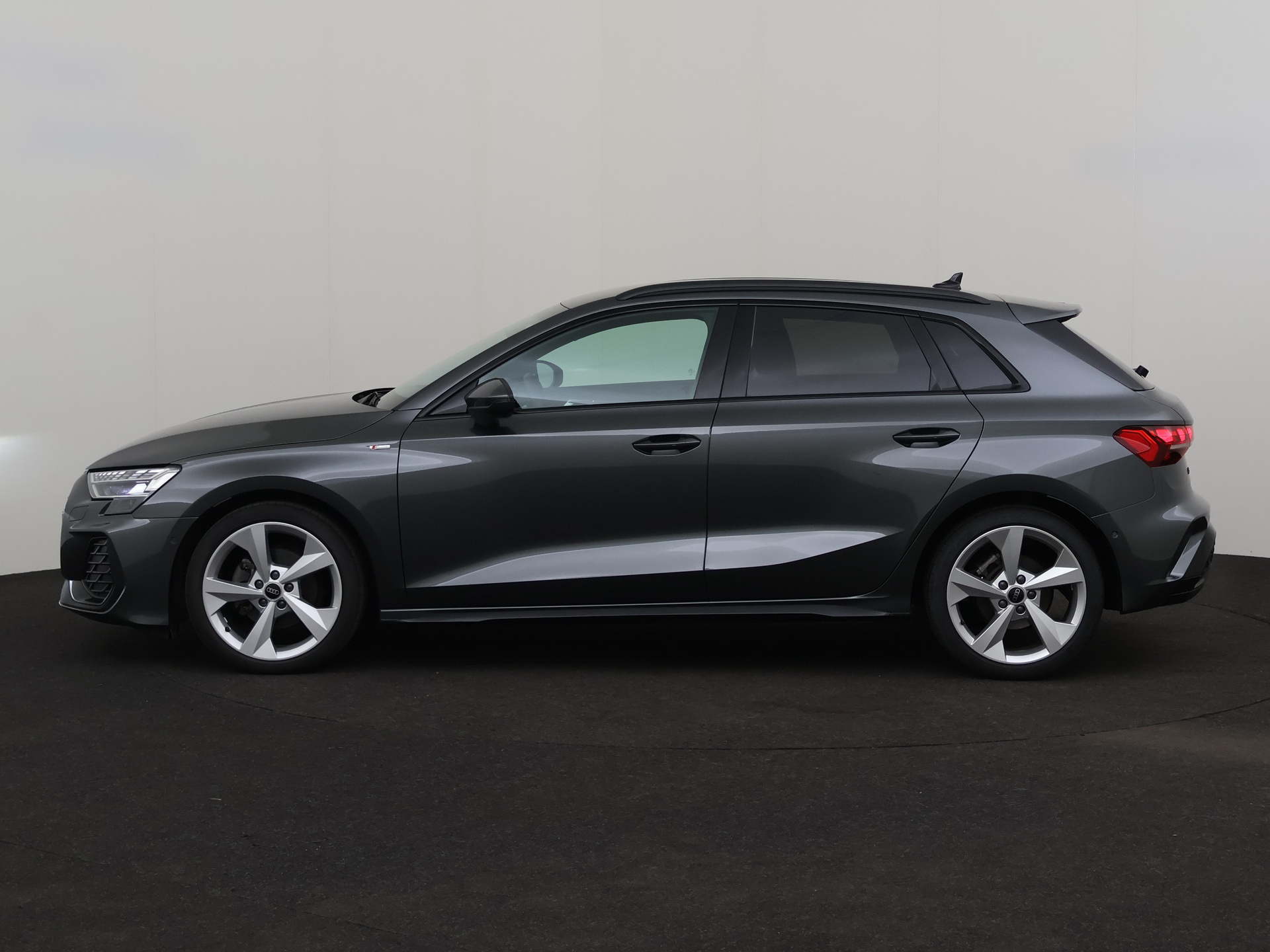 Audi A3 Sportback 1.5 DSG – foto 2 – kavel bij Antwerp Auctions, Aartselaar