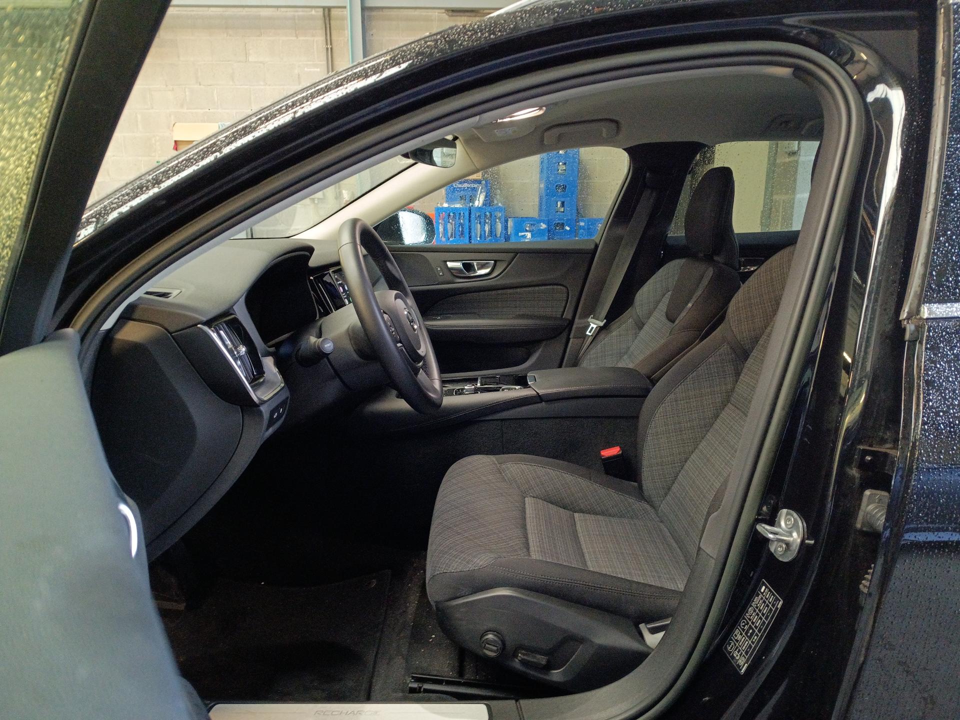 Volvo V60 2.0 AT – foto 8 – kavel bij Antwerp Auctions, Aartselaar