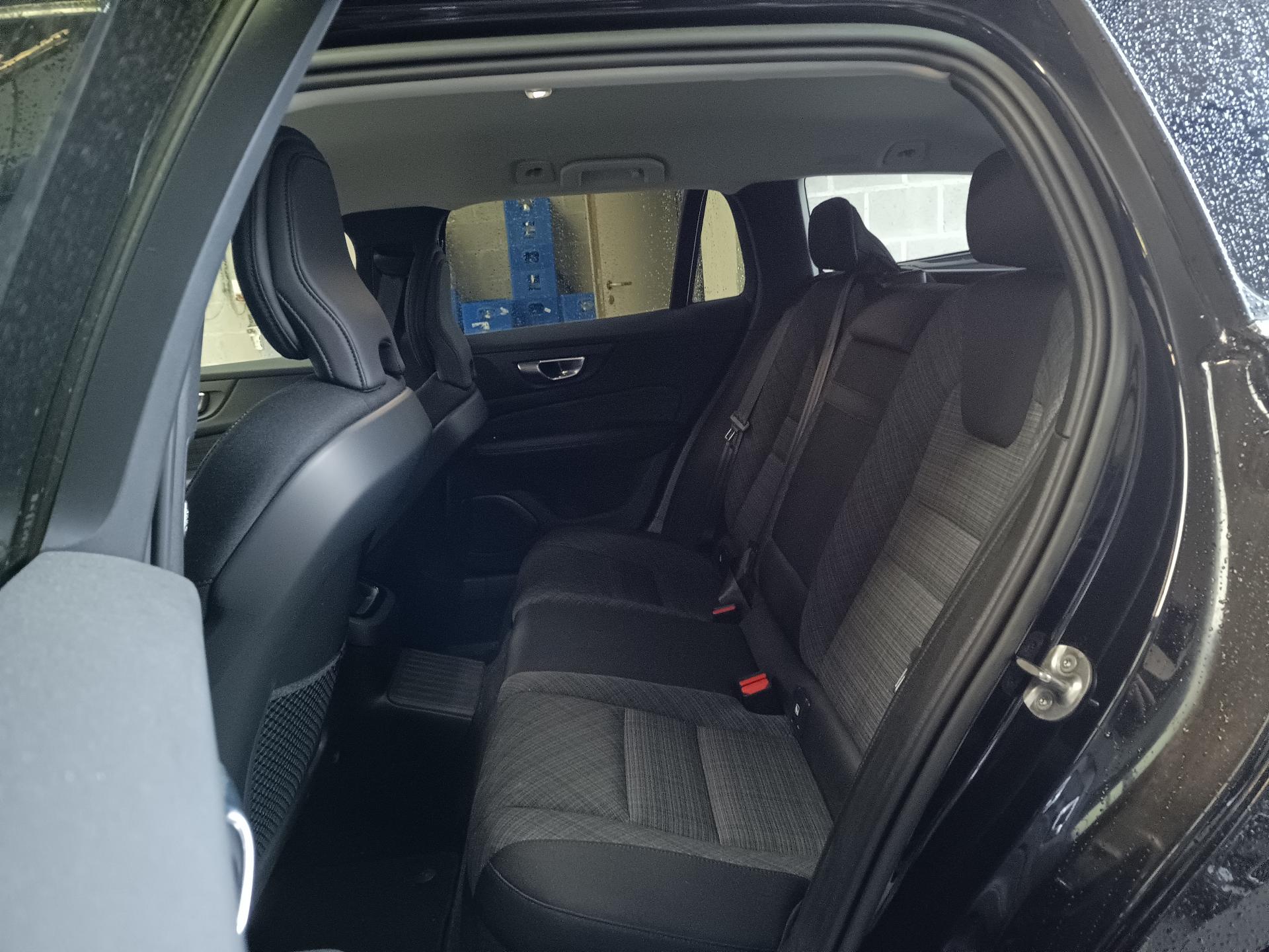 Volvo V60 2.0 AT – foto 9 – kavel bij Antwerp Auctions, Aartselaar