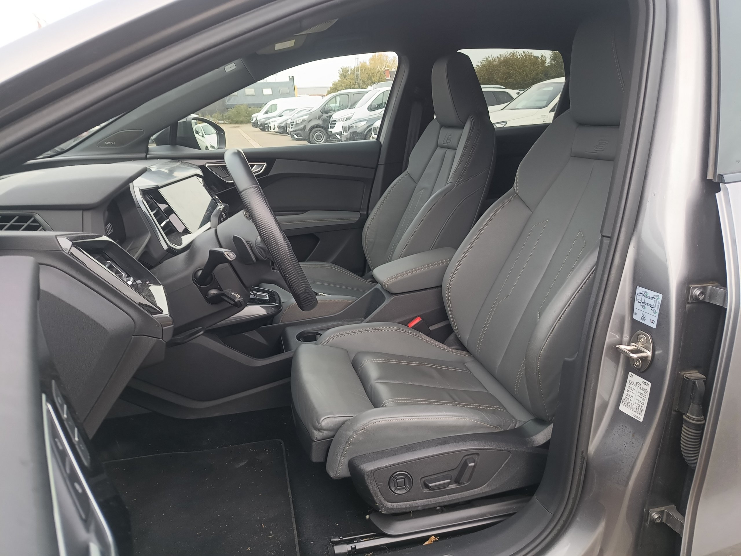 Audi Q4 e-tron – foto 8 – kavel bij Antwerp Auctions, Aartselaar