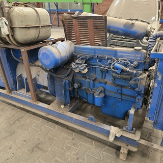 Afbeelding van Ford 6 cilinder motor, generator.