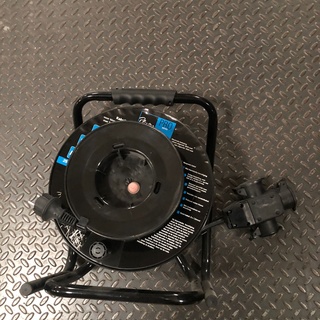 Afbeelding van 9 haspels 25 meter lang met een 3 weg geaarde splitter.