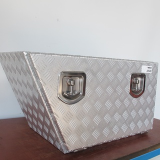 Afbeelding van kist met brandstoftank voor een vrachtwagen