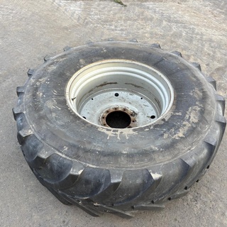 Afbeelding van michelin 650/85R38 + velg 2x