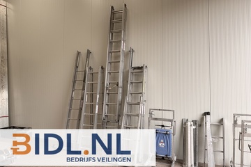 Afbeelding van GEDA Lift 250 Comfort – elektrische ladderlift – compleet met ladders en platformen