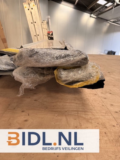 aluminium profielen partij, montageprofielen nieuw, EV-GO kunststof paal, constructie aluminium profielen, zonnepaneel montageprofielen.