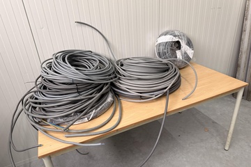 Afbeelding van Partij grijze installatiekabel op rol