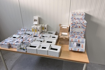 Afbeelding van Partij verdeelkasten en lege groepenkasten – GEWISS en Hager