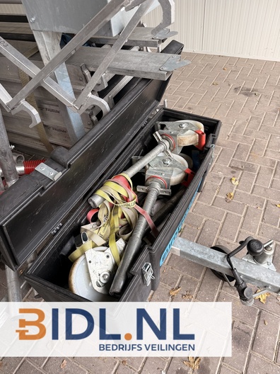 Complete Euroscaffold rolsteiger op aanhanger – professioneel aluminium systeem met alle onderdelen, direct inzetbaar voor werk op hoogte.