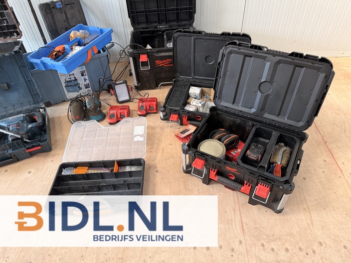 professioneel gereedschap partij, Bosch boorhamer set, Milwaukee Packout gereedschapskoffer, installateur gereedschap compleet, Makita schuurmachine tweedehands.