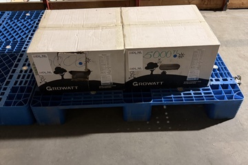 Afbeelding van 2 stuks Growatt Hybrid Inverters – 5000TL-XH & 6000TL-XH – nieuw in doos