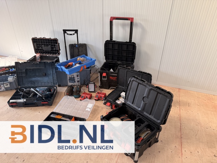 professioneel gereedschap partij, Bosch boorhamer set, Milwaukee Packout gereedschapskoffer, installateur gereedschap compleet, Makita schuurmachine tweedehands.
