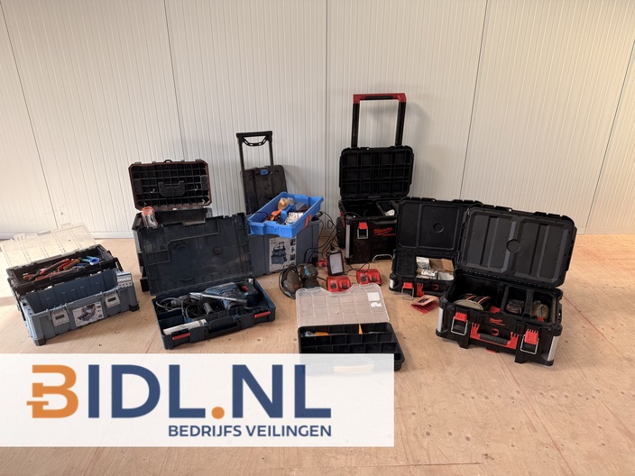 professioneel gereedschap partij, Bosch boorhamer set, Milwaukee Packout gereedschapskoffer, installateur gereedschap compleet, Makita schuurmachine tweedehands.