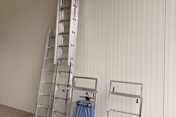 Afbeelding van GEDA Lift 250 Comfort – 15 meter elektrische ladderlift – compleet met platformen