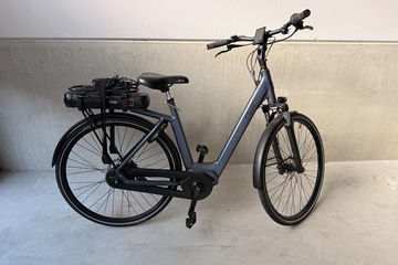 Afbeelding van QWIC elektrische fiets blauw hoge instap