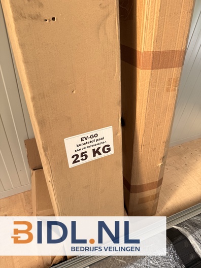 aluminium profielen partij, montageprofielen nieuw, EV-GO kunststof paal, constructie aluminium profielen, zonnepaneel montageprofielen.