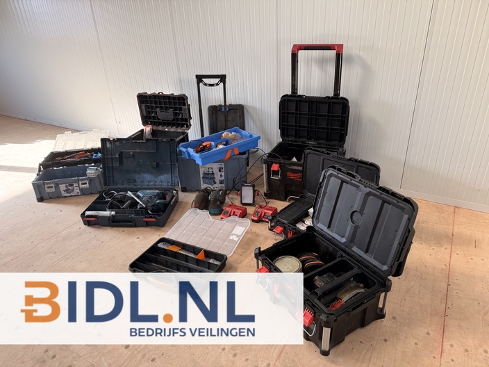 professioneel gereedschap partij, Bosch boorhamer set, Milwaukee Packout gereedschapskoffer, installateur gereedschap compleet, Makita schuurmachine tweedehands.