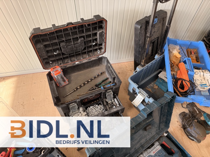 professioneel gereedschap partij, Bosch boorhamer set, Milwaukee Packout gereedschapskoffer, installateur gereedschap compleet, Makita schuurmachine tweedehands.