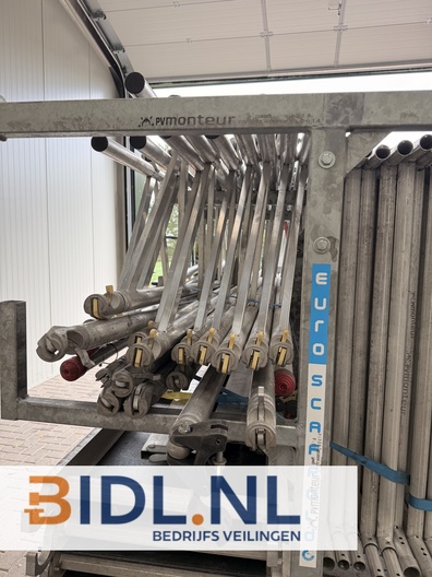 Complete Euroscaffold rolsteiger op aanhanger – professioneel aluminium systeem met alle onderdelen, direct inzetbaar voor werk op hoogte.