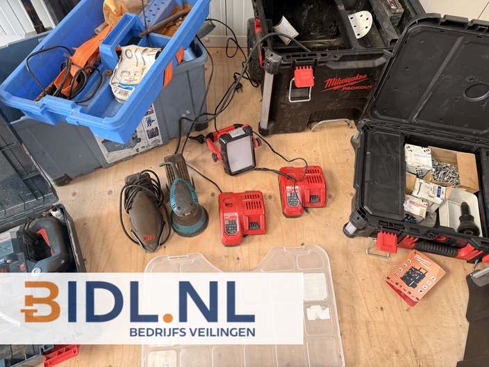 professioneel gereedschap partij, Bosch boorhamer set, Milwaukee Packout gereedschapskoffer, installateur gereedschap compleet, Makita schuurmachine tweedehands.
