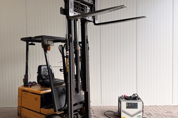 Afbeelding van Elektrische Heftruck met Lader – 1500 kg / 3m Hefhoogte