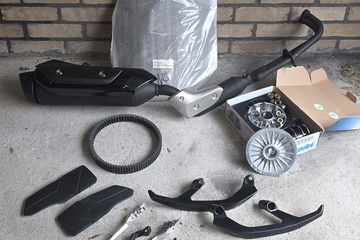 Afbeelding van Scooter / bromfiets onderdelen set incl. uitlaat en variateurdelen