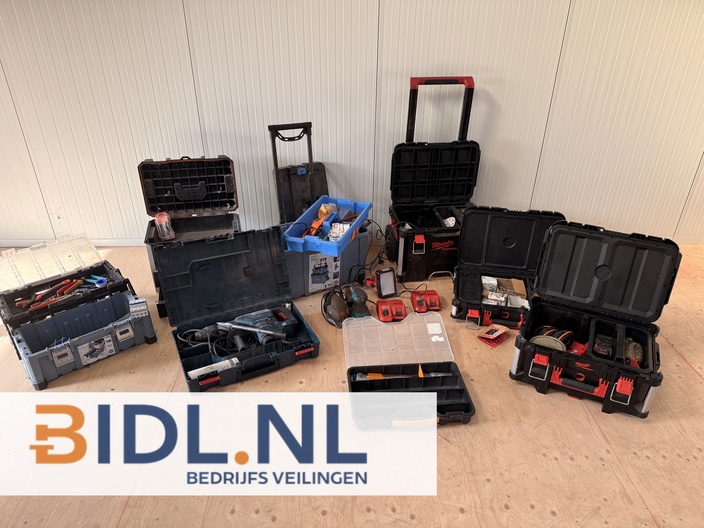professioneel gereedschap partij, Bosch boorhamer set, Milwaukee Packout gereedschapskoffer, installateur gereedschap compleet, Makita schuurmachine tweedehands.