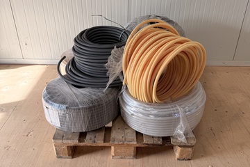 Afbeelding van Partij Flexibele Elektrabuizen op Rol – 6 Rollen – Diverse Maten en Kleuren