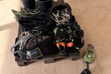 Afbeelding van Partij Valbeveiliging – Harnassen, Touwen en Valblok – Professioneel Materiaal