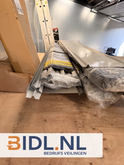 aluminium profielen partij, montageprofielen nieuw, EV-GO kunststof paal, constructie aluminium profielen, zonnepaneel montageprofielen.
