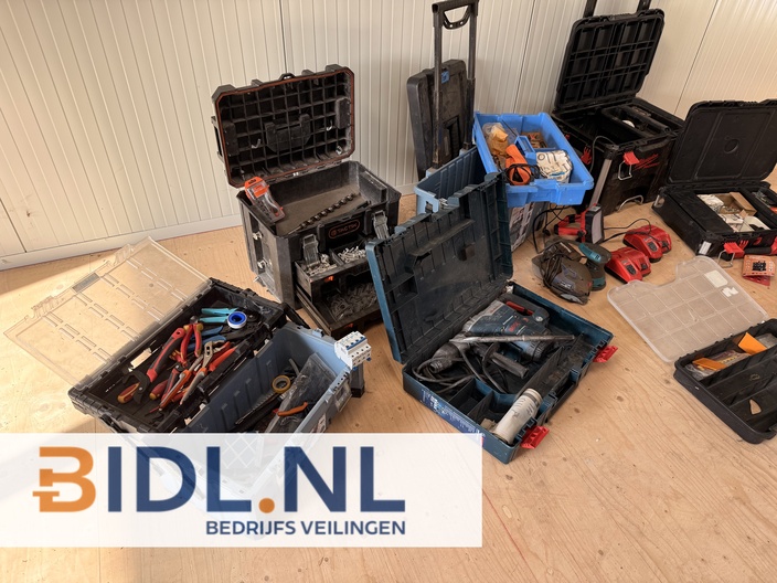 professioneel gereedschap partij, Bosch boorhamer set, Milwaukee Packout gereedschapskoffer, installateur gereedschap compleet, Makita schuurmachine tweedehands.