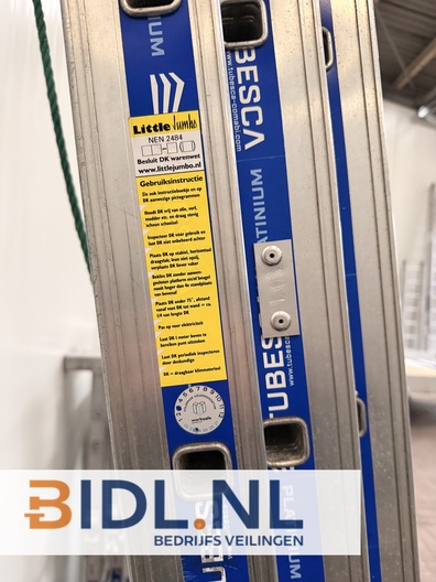 Professionele aluminium schuifladder met 14 meter werkhoogte, 16 sporten per deel, NEN 2484 gecertificeerd.