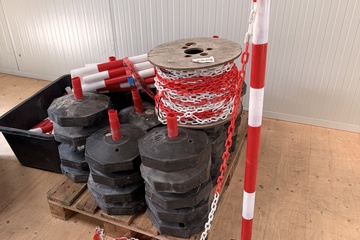 Afbeelding van Partij Afzetpalen met Ketting en Voetplaten – Compleet Systeem