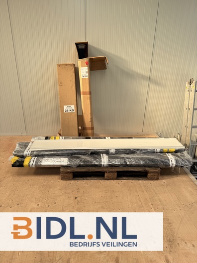 aluminium profielen partij, montageprofielen nieuw, EV-GO kunststof paal, constructie aluminium profielen, zonnepaneel montageprofielen.