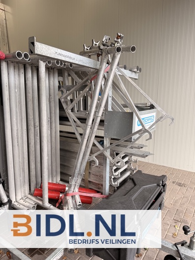 Complete Euroscaffold rolsteiger op aanhanger – professioneel aluminium systeem met alle onderdelen, direct inzetbaar voor werk op hoogte.