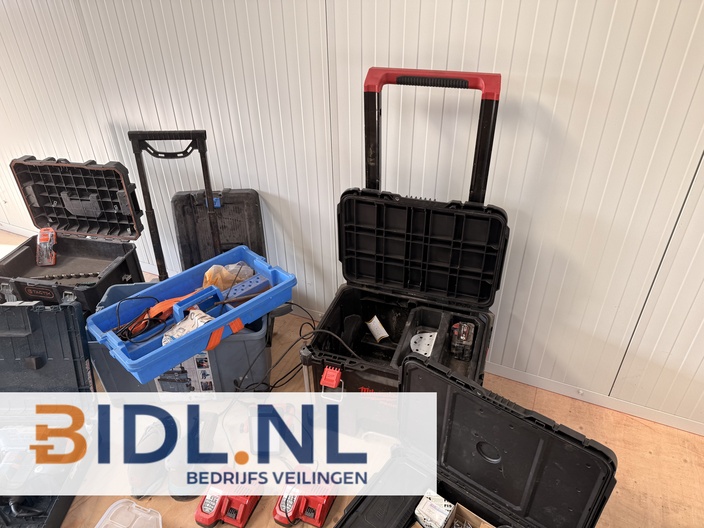professioneel gereedschap partij, Bosch boorhamer set, Milwaukee Packout gereedschapskoffer, installateur gereedschap compleet, Makita schuurmachine tweedehands.